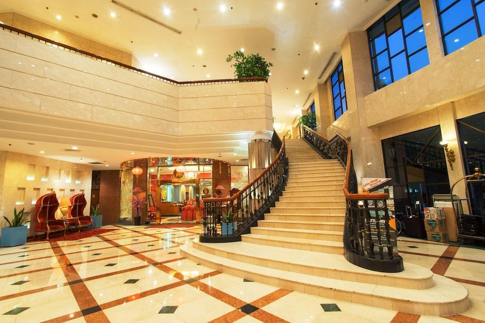 Sunlake Waterfront Resort & Convention Yakarta Exterior foto