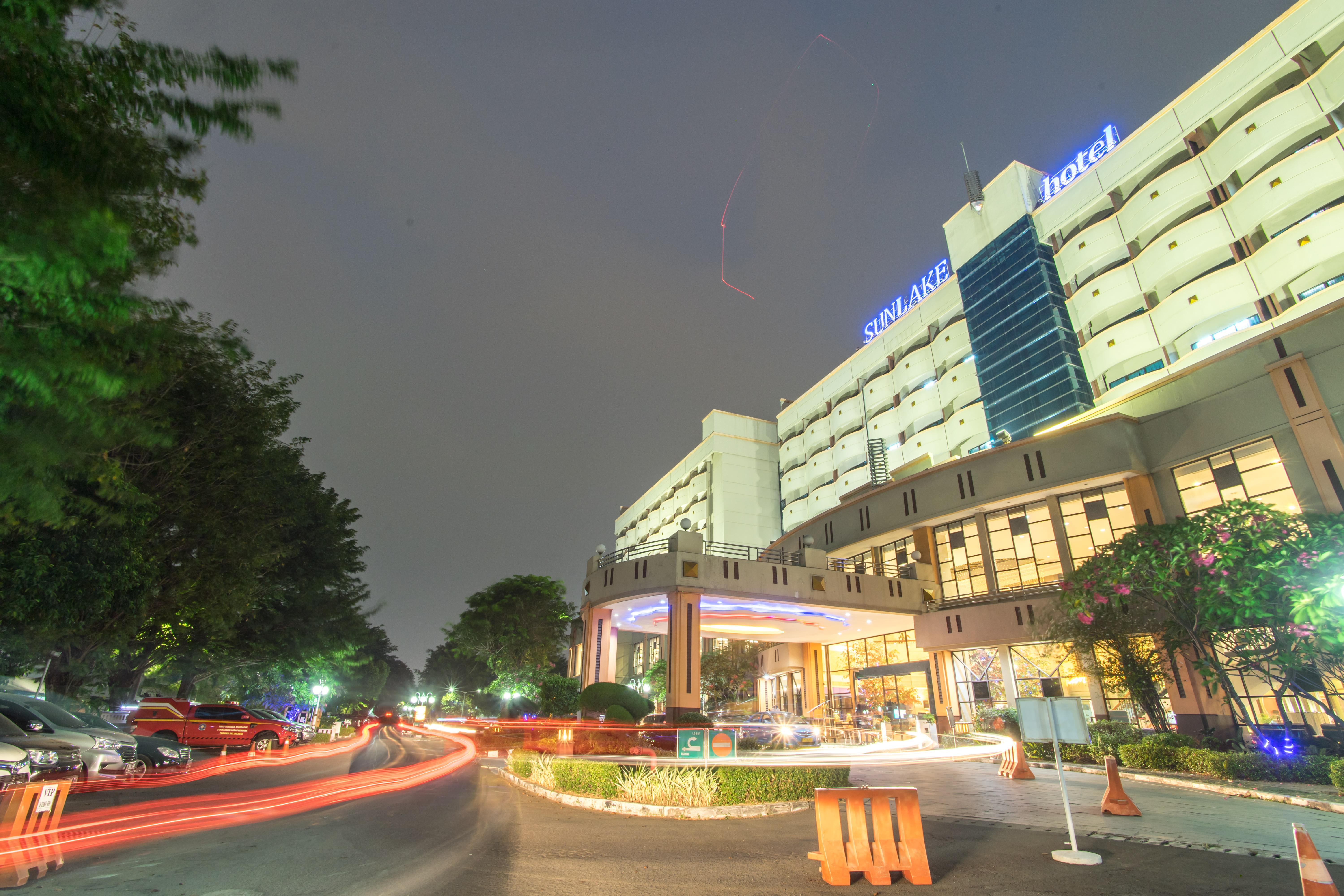 Sunlake Waterfront Resort & Convention Yakarta Exterior foto